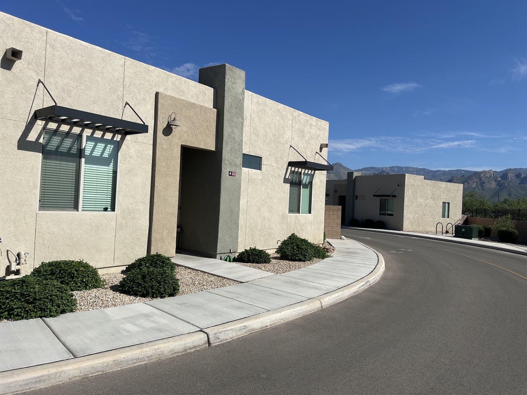 Casitas Catalina &mdash; single-level casitas with the Santa Catalina Mountains beyond